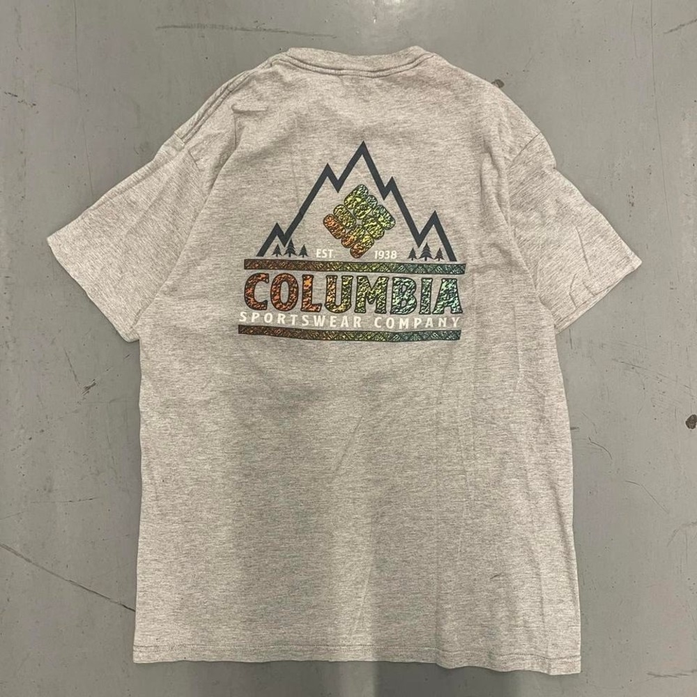 Grey Columbia outdoors‎ tee with a relaxed fit